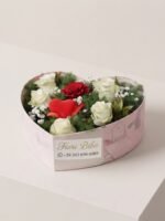 Box a Cuore con Rose Bianche e Cuore Rosso