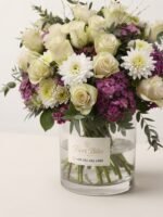 Bouquet Sofisticato Bianco e Viola in Vaso