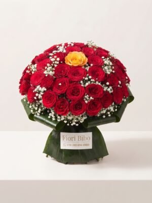 Bouquet di Lusso di Rose Rosse con Accento Unico