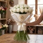 Bouquet "Bianco Maestoso" – Rose Bianche a Cupola e Stelo Lungo – Fiori Bibo